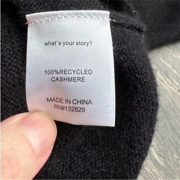 Weekend Stories Aubrianna Recycled Cashmere Hoodie in Black Size XS - Picture 5 of 8